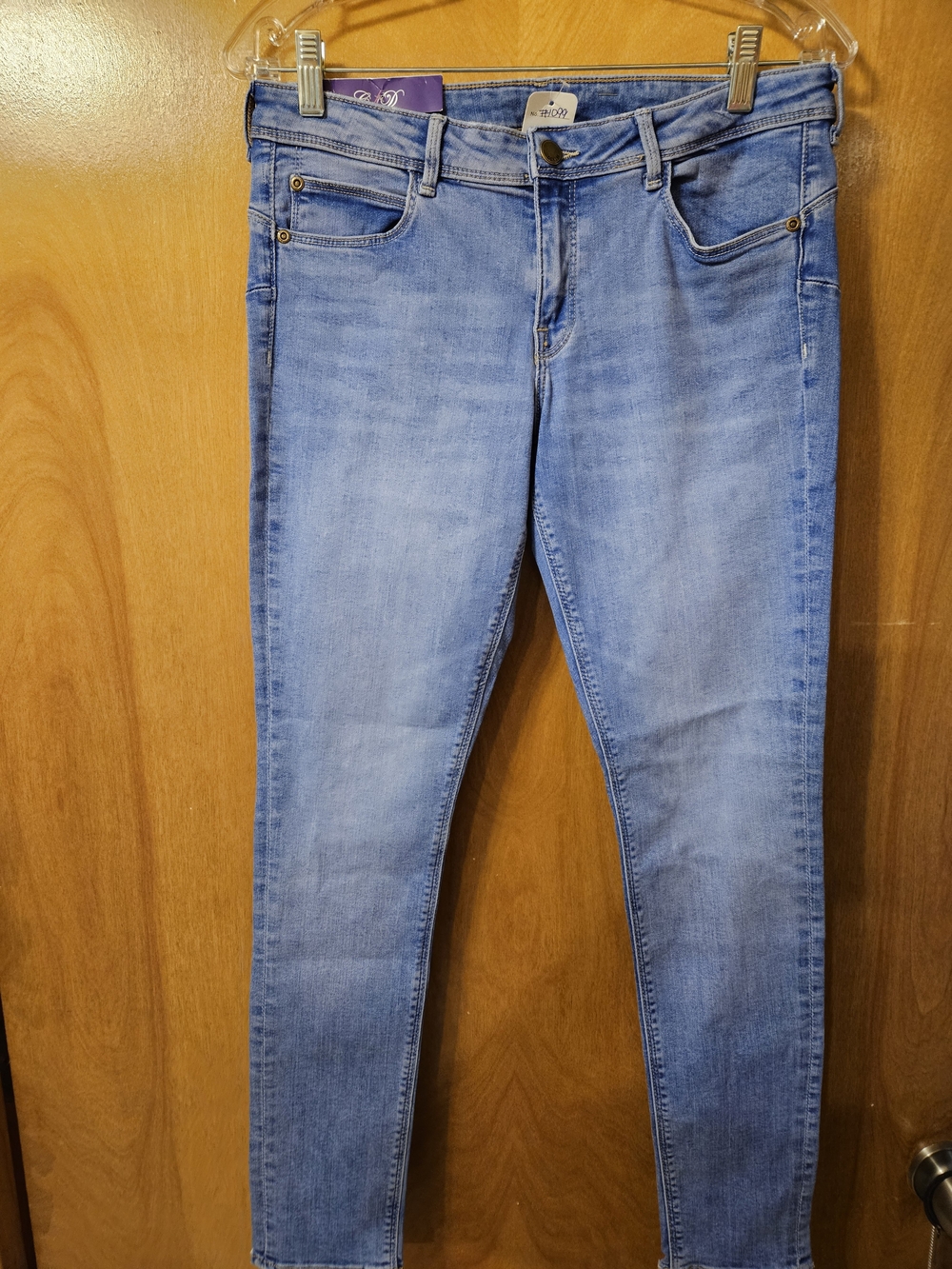 Light Wash Women's Skinny Jeans — Comfortable Stretch Fit